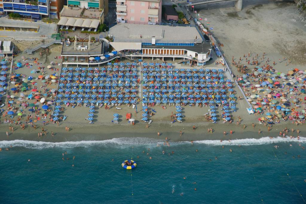 Hotel Bagni Arcobaleno Deiva Marina Buitenkant foto